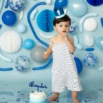 Sabrina Seara Instagram - Mi favorita es la 3 y la tuya ? El solecito de esta familia , nuestro bebe arcoíris 🌈 cumple su primer año . Derretidos con esta sesión de fotos tan divina que hicimos para celebrar el primer año de nuestro amado Alex ! . Gracias @openstudiomc por ser tan pacientes y cariñosos con nuestros pequeños . #birthdayboy #oneyearold #smashthecake