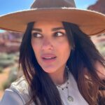 Sabrina Seara Instagram - Quien canta ? 🎶 … Morena mía Si esto no es felicidad Que baje Dios y lo vea, y aunque no se lo crea Esto es gloria 🎶 #ValleyofFire #noseaslocachica #ᴍᴏɴᴀᴛʀᴇᴜɴɪᴏɴ #lasvegasstrip Valley of Fire, Nevada