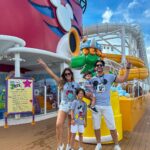 Sabrina Seara Instagram – Alguna diferencia entre la primera foto foto y la última? 

Hace 2 años exactamente #Alex fue creado en un Disney Cruise 🚢 

Foto #1 2023 Disney wish 
Foto #4 2021 Disney Dream 

#disneywishcruise #noseaslocachica #disneycruise