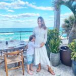 Sabrina Seara Instagram - Un resumen de nuestro Domingo de brunch 🌴💦🧉 Como verán en la foto Maxi no aguantó la tentación y se lanzó para para la playa 🙈 Como te extrañamos Miami 🙊 ( NO COMO CRUDOS EN EL EMBARAZO, ES SOLO UNA FOTO QUE TOME ) Hallandale Beach - Ocean Front View