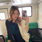 Sabrina Seara Instagram - Desliza ➡️🤭 Como actriz me ha tocado Interpretar varias veces a una embarazada Pero primera vez estando embarazada me toca interpretar a una que no lo está 🙈 Y vaya que si ha sido todo un reto …. Ya pronto les contaré de que se trata 🎬 No es por nada pero las mujeres somos una cosa muy INCREÍBLE ✨✨ #noseaslocachica Televisa San Ángel