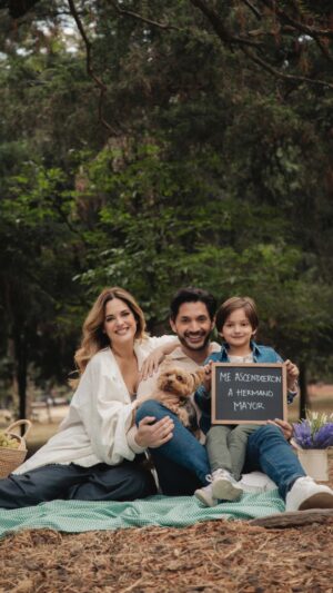 Sabrina Seara Instagram - Solo Dios sabe lo mucho que te deseamos, lo mucho que te pedimos y hoy eres la sorpresa más bonita que llegara a completar la felicidad de esta familia 
🤍 FE 🤍 

Gracias Gracias Gracias por todos sus mensajes llenos de amor y bonita energía !!!! 

Que creen que sera Niño o Niña ? 

Lo diremos el día que nazca 
#noseaslocachica  obvio es una broma 😜😜😜😜😜😜😜 

#pregnant #pregnantreel #momtobe #reels