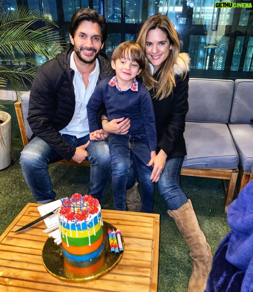 Sabrina Seara Instagram - 🎈 Birthday Boy 🎈 Hoy hicimos todo lo que maxi quería para celebrar su cumpleaños ✔️Comer en Shake Shack 🍔🍟 ✔️Ir al cine 🍿🎥 ✔️ ir a una juguetería Y lo más importante juntos en familia. 👨‍👩‍👦🐶 Vean la cara de maxi en el video 😂 Que creen que pidió ? Mexico City, Mexico