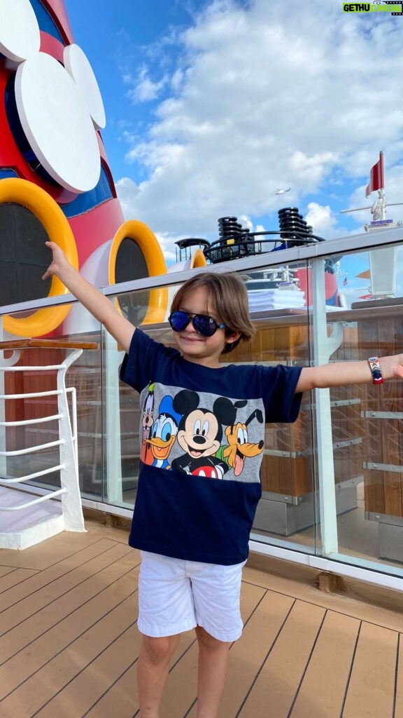 Sabrina Seara Instagram - D I A 1 ⚓️🌊🚢 #disneycruise El final ya hizo mi viaje ❤️ Su sueños siempre serán Los míos Esta historia continuará ….