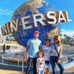 Sabrina Seara Instagram - Un viaje relámpago a Orlando para abrazar a la familia, escaparnos a visitar lo que más nos divierte , Los parques 🎢 y enterarnos que la nueva atracción #thesecretliveofpets estrenó en #universalstudioshollywood y no en #universalstudiosorlando jajaja 🤣 #noseaslocachica Maxi se quedo con las ganas conocer el ride de su peli favorita! Universal Studios, Orlando . Florida