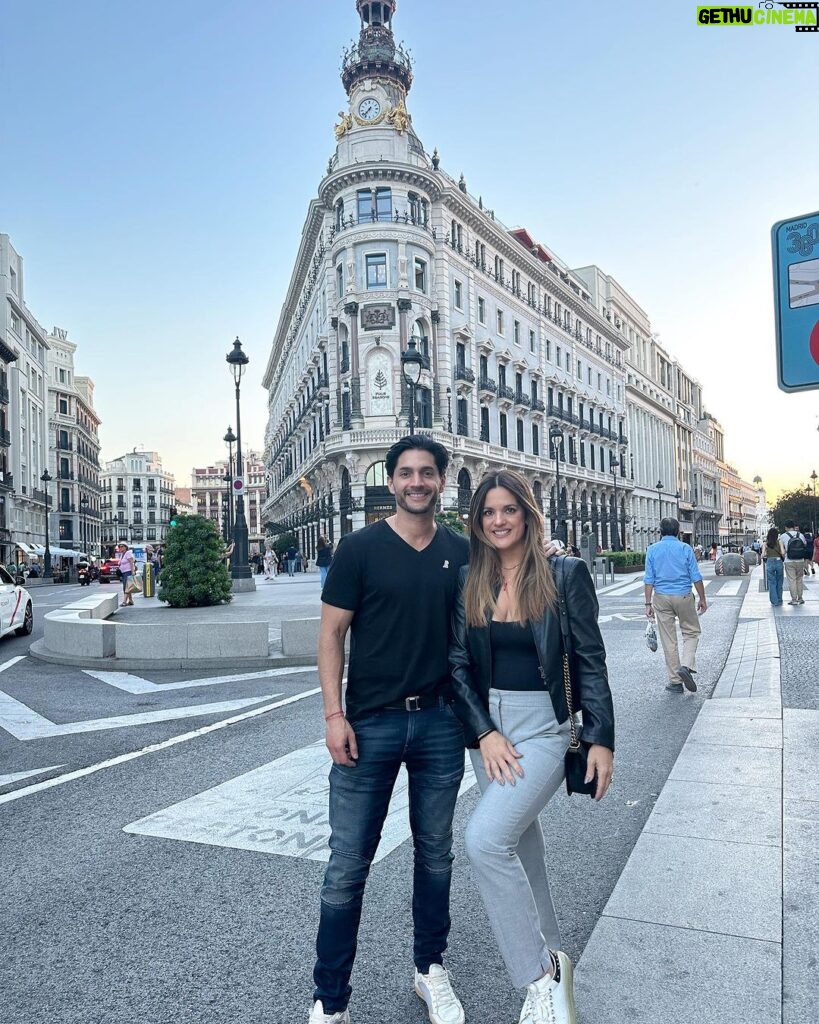 Sabrina Seara Instagram - Hola Madrid ! Y ahora que hacemos ? #noseaslocachica #madrid