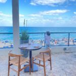 Sabrina Seara Instagram - Un resumen de nuestro Domingo de brunch 🌴💦🧉 Como verán en la foto Maxi no aguantó la tentación y se lanzó para para la playa 🙈 Como te extrañamos Miami 🙊 ( NO COMO CRUDOS EN EL EMBARAZO, ES SOLO UNA FOTO QUE TOME ) Hallandale Beach - Ocean Front View