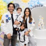 Sabrina Seara Instagram - La última foto lo es todo ❤️ Entre cohetes 🚀 y planetas 🪐 celebramos la primera vuelta al sol del más chiquito de la casa . Prepárense para el spam porque todas las fotos están soñadas @habiaunavezunafoto_ Marina Kids