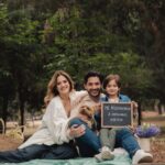 Sabrina Seara Instagram - Tenemos noticias 🤭🤭🤭🤭 Esta familia no puede estar más feliz , Maxi será ascendido a hermano mayor en Julio . Gracias a todo el equipo @hola_mx y a nuestros cómplices que hicieron posible esta sorpresa! Más de 4 meses de amor ❤️ #noseaslocachica #prontoseremos4 #holamexico #pregnancyannouncement #pregnancyphotoshoot