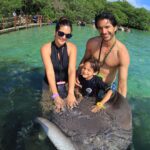 Sabrina Seara Instagram - Que fue lo más bonito de tu julio ? Y así se nos fue julio en unas vacaciones familiares más que merecidas 🐬🪸🤿🌴🛟 🐚☀️🍸🩴🌮💦🥑 Mexico lindo y querido nos vemos pronto 🇲🇽 #summer2023 #noseaslocachica #mexico