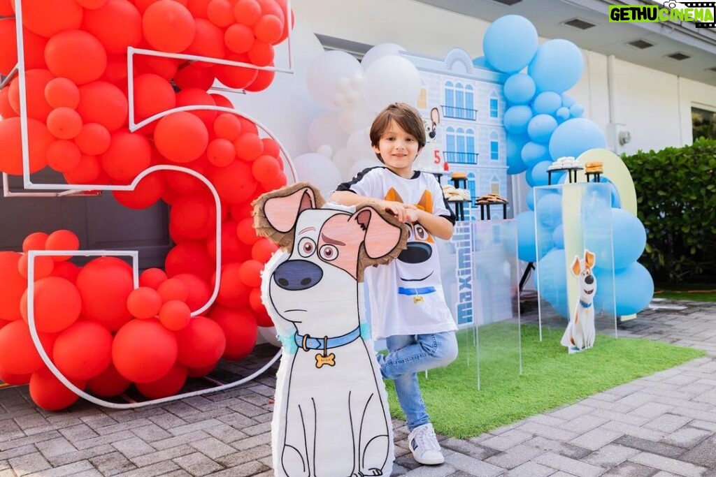 Sabrina Seara Instagram - Y la piñata de maxi ? Hace unas semanas , celebramos por adelantado en Miami el cumpleaños de maxi ya que así lo decidió el cumpleañero ❤️para poder estar con sus primos y mejore amigos . Todo quedó espectacular Gracias a mi querida @freshmindevents que lo organizo en tiempo récord 🙏🏻 📸 @habiaunavezunafoto_ Feliz Cumpleaños!!!