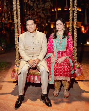 Sachin Tendulkar Instagram - જામનગર અમને જામી ગયું

With the ones who make every moment a celebration. Some of our moments from Jamnagar.

#Celebrations #Family #Jamnagar
