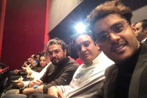 Saed Soheili Instagram - .
اين گروه خشن 😄
لاتاري
خاطرات خوب
(به بهانه ي پخش لاتاري از تلويزيون)
عكس آخر، سحاب زري باف و مجيد طالبي عكاس هاي اين فيلم و رفيق هاي خوب من هستند.😍 جاي خيلي ها هم تو اين عكسا خاليه❤️