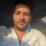 Saed Soheili Instagram – يه بار كاشتم، گوسفند خورد
يه بار كاشتم آفت زد. 
اینبارم، همينكه برداشت كردم، دزد زد. (البته ولتون نمیکنم)
ولی من تخمشو دارم…دوباره میکارم. 

گیروگورم حل بشه، میگم کت تنه کیه 😉🦍🦾

کفر نعمت می کند رزق حلال خود حرام
طفل از پستان گزیدن می کند خون شیر را
.

کلاهبردار زیاد شده نه؟؟