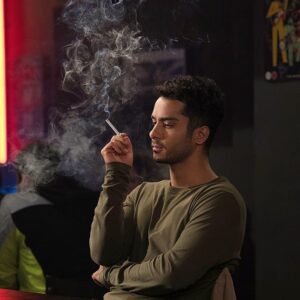 Saed Soheili Instagram - .
«شهرك» آماده نمايش در جشنواره فجر شد

فيلم سينمايي "شهرك" به كارگرداني علي حضرتي و تهيه كنندگي علي سرتيپي پس از اتمام مراحل فني آماده نمايش شد.

روابط عمومي- فيلم سينمايي " شهرك" كه دومين تجربه بلند سينمايي علي حضرتي پس از سازهاي ناكوك است ، پس از طي آخرين مراحل فني آماده نمايش در چهلمين جشنواره فيلم فجر شد.

داستان اين فيلم كه تجربه اي نو در سينماي ايران است ، درباره جوان علاقمند به بازیگریست که در تست یک فیلم سینمایی بزرگ قبول می‌شود و برای پیوستن به این پروژه و رسیدن به آرزوی خود یعنی بازیگر شدن ، باید شرایط ویژه و تمرین های روحی و روانی گروه بازیگران در شهرکی ایزوله شده را بپذیرد ...

ساعد سهیلی - کاظم سیاحی - مهتاب ثروتی - همایون ارشادی - رویا جاوید نیا - شاهرخ فروتنیان - مرتضی ضرابی - ساقی حاجی پور در اين فيلم حضور دارند.

عوامل فيلم عبارتند از : 
نویسنده و کارگردان : علی حضرتی - تهیه کننده : علی سرتیپی - مدیر فیلمبرداری : علی‌رضا برازنده - تدوین : ژیلا ایپکچی - طراح صحنه و لباس : افسانه صرفه جو - موسیقی : شورا کریمی - طراح گریم : عباس عباسی - مدیر تولید : پیمان حمیدی - صدابردار : کامران کیان ارثی - طراحی صدا : نعیم مسچیان - میکس : ایرج شهزادی - جلوه های ویژه میدانی : آرش آقابیک -  سرپرست گروه کارگردانی : علی افشین‌راد - اصلاح رنگ : نيما دبيرزاده -دستیار اول کارگردان : رضا غفارنژاد - منشی صحنه : بهناز تاجیک - عکاس : مریم تخت‌کشیان - مشاور رسانه ای : نگین موسوی - ساخت فیلم پشت صحنه : مانی قدرت نما