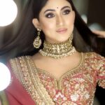 Safa Kabir Instagram - My beautiful makeover done by - @zahidkhanbridalmakeover I love this traditional lehenga, it’s from- @samina_sara.official @meherofficials Jewelry by @drkashfiaaamina Beautifully captured by @mh_bipu Beautifully videography by @syedshahewar.hussain.7 Thank you team for making my hearts happy 🙂