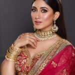 Safa Kabir Instagram - In a world of trends, I choose classic tradition. Makeover: @zahidkhanbridalmakeover Outfit: @meherofficials Jewellery: @drkashfiaa.jdofficial Photography: @mh_bipu I’m thankful to these 👆🏻amazing people, for their creation, creativity, time, effort,cooperation and makes me feel better.