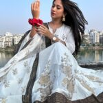 Safa Kabir Instagram - The rose is the queen of flowers, and its fragrance rules the world 🌹
