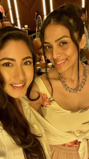 Safa Kabir Instagram - What an amazing Birthday surprise! @salmon_tbf Really appreciating you creative plans! Being a SRK fan, I enjoyed it to the fullest with my lovely friends! And happy birthday once again dear @disha.islam ❤️