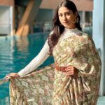 Safa Kabir Instagram - Here’s my sweater over saree look. This winter I styled my saree with high neck and a belt.