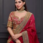 Safa Kabir Instagram - In a world of trends, I choose classic tradition. Makeover: @zahidkhanbridalmakeover Outfit: @meherofficials Jewellery: @drkashfiaa.jdofficial Photography: @mh_bipu I’m thankful to these 👆🏻amazing people, for their creation, creativity, time, effort,cooperation and makes me feel better.