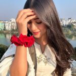 Safa Kabir Instagram - The rose is the queen of flowers, and its fragrance rules the world 🌹