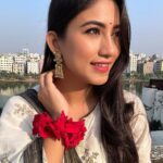Safa Kabir Instagram - The rose is the queen of flowers, and its fragrance rules the world 🌹