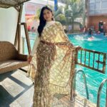 Safa Kabir Instagram - Here’s my sweater over saree look. This winter I styled my saree with high neck and a belt.