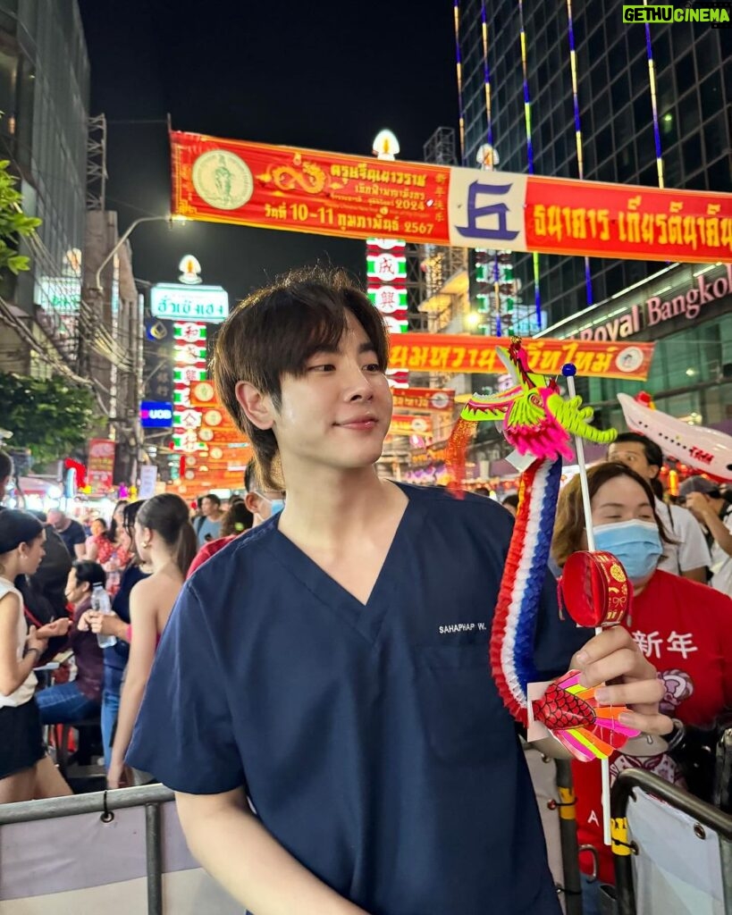 Sahaphap Wongratch Instagram - Bye bye emergency clinic and happy Chinese new year . 在这辞旧迎新的时刻，祝你新年快乐，万事如意，心想事成，阖家欢乐！🧧🧧🥮🥮🥢🥡🥠🐉🐲 เยาวราช, China Town, Bangkok Thailand
