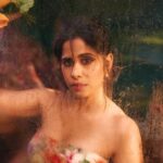 Sai Tamhankar Instagram – Sridevi Prasanna X MHJ 

@geishadesignsresort 
@miiraindia 
@nehachaudhary_ 
@satyamakeupartist 
@thakuramit190 
@tejasnerurkarr 
@vishal.patil36 
@azim_shaikh1989 

#saitamhankar #bloomer #flowers #srideviprasanna #mhj