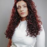 Saiyami Kher Instagram - #AD After obsessing over it for a while, I am glad I stepped into my red hair era with @loralpro_education_india 🫶 Totally loving my new hair and how confident it makes me feel within! Thanks to my hairdresser and @looksunisexsalon @lookssalonmumbai for this hair color transformation. You too can get this makeover too, just visit your nearest L’Oréal Professionnel partnered salon to get the trendiest hair color of the season! 🙌 #Ad #LorealProIndia #LorealProfIndia #haircolor #LorealProInReds #LProReds #GoRed #iNOAReds #ShadesOfRed #WomensDay #WomensDay2024 @lorealpro_education_india @lorealpro @looksunisexsalon @lookssalonmumbai #LooksSalon #LoveYourLooks #SeeYouAtLooks #LooksMumbai