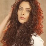 Saiyami Kher Instagram - #AD Celebrating this women’s day being my bolder version and stepping into the trending hair colour with my red hair era inspired by Sharvari 🥰 I visited @looksunisexsalon @lookssalonmumbai for my most awaited hair color transformation with @lorealpro_education_india and I am absolutely loving the results. My hairdresser did his magic and got me the hair colour exactly like I wanted 🫶 ‼️ Go bold this season & book your appointment today at the nearest L’Oreal Professionnel salon! #LorealProIndia #LorealProfIndia #haircolor #LorealProInReds #LProReds #GoRed #iNOAReds #ShadesOfRed #WomensDay #WomensDay2024 #WomenOfPowerGoRed @lorealpro_education_india @lorealpro @looksunisexsalon @lookssalonmumbai #LooksSalon #LoveYourLooks #SeeYouAtLooks #LooksMumbai - @looksunisexsalon @lookssalonmumbai @lorealpro_education_india @lorealpro