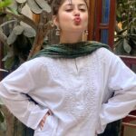 Sajal Ali Instagram – Khud pe martay hain filhaal tou…. 🤍
@bohemebykanwal