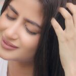 Sajal Ali Instagram – Stuck in ITCHuations and can’t escape the embarrassment? Don’t worry, there’s a solution! Stay Tuned…

@headandshoulders_pk
#Headandshoulders #ITCHuation #Itch #ItchRelief #DandruffFree #100percent #AntiDandruff