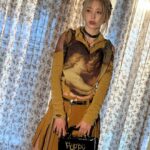 Sakura Miyawaki Instagram - 💛🖤