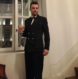 Salih Bademci Instagram - Gecemi kurtardınız. Sonsuz teşekkür ederim.🥂
Styling: @asilasli @ibrahimduman.id @damlareisoglu ❤️🌻
Takım: @slnakyz
Loafer: @lesbenjamins 
Ve tabi ki: @cansu_uras @mujdepo 
#kulüp #gala #netflix
