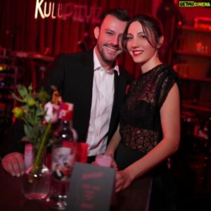 Salih Bademci Instagram - Kulüpte bu güzel gecede bana eşlik eden tüm sevdiklerime teşekkürler ✨
#kulüpteyiz