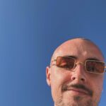 Salvatore Cinquegrana Instagram - non so se Miami mi sta convincendo come città… ma prendere il sole e fare il bagno in pieno inverno per me è un grande sì 🌞