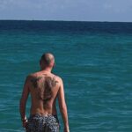 Salvatore Cinquegrana Instagram – non so se Miami mi sta convincendo come città… ma prendere il sole e fare il bagno in pieno inverno per me è un grande sì 🌞