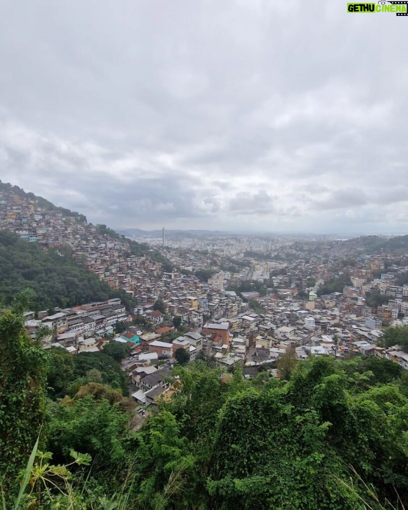 Salvatore Esposito Instagram - Dia 6 : Rio de Janeiro 🇧🇷 Il clima non riesce ad oscurare la bellezza e la potenza di una città ricca di contraddizioni ma magica. Rio de Janeiro, Brasil