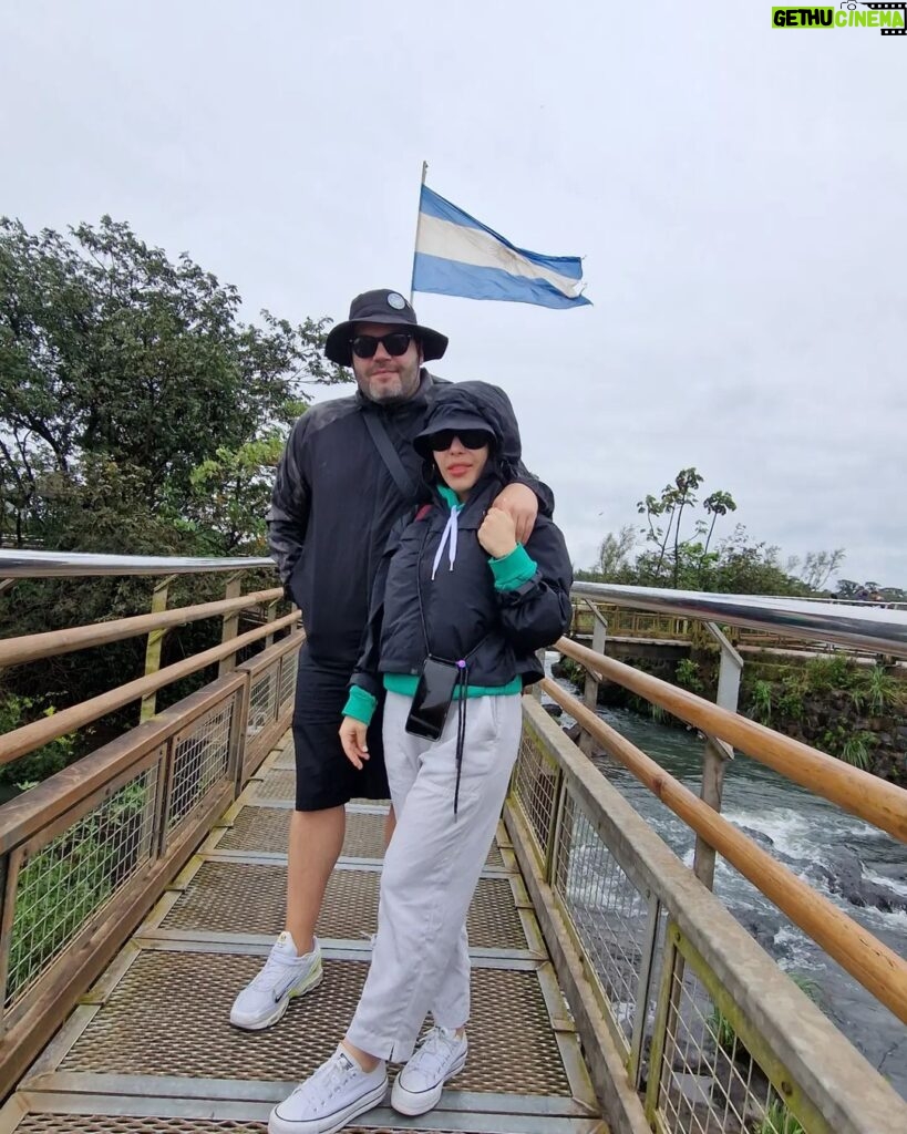 Salvatore Esposito Instagram - Dia 3 : Iguazu 🇦🇷 Vedere le cascate dal lato argentino è stato pazzesco . Siamo entrati nella Gola del Diavolo e ne siamo usciti vivi 😎 Iguazu Falls, Argetina