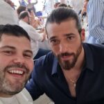 Salvatore Esposito Instagram - La mamma è sempre la mamma 🩷 Grazie @canyaman per aver realizzato il sogno di mia madre @susyvita !!! Ciao guaglio' 😎 Lido di Venezia