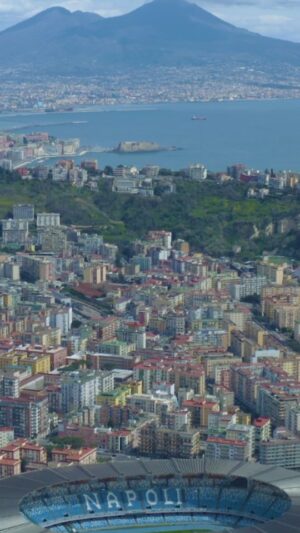 Salvatore Esposito Instagram - TUTTI UNITI !!! NAPOLI merita rispetto , i TIFOSI meritano rispetto , la SOCIETA' merita rispetto , la SQUADRA merita rispetto . Oggi piu' che mai dobbiamo unirci per onorare una stagione bellissima che potrebbe diventare FANTASTICA . Vorrei che ci si sedesse ad un tavolo per trovare una soluzione che possa dare al MARADONA lo spettacolo che tutto il mondo ci ha sempre invidiato . Lo merita la MAGLIA , lo merita la CITTA' , lo meritiamo TUTTI NOI 💙 #ForzaNapoliSempre