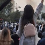 Salvatore Esposito Instagram - Care amiche, cari amici, sono vicino alle donne iraniane , al popolo perbene iraniano e con il cuore colmo di rabbia e di dolore, vi scrivo per conto di un gruppo di studentesse iraniane residenti a Roma che stanno organizzando, in collaborazione con i colleghi di molti altri atenei in Italia e altri Paesi del mondo, una serie di manifestazioni a Roma in sostegno alla lotta del popolo iraniano per la libertà e per la giustizia in Iran. Gli studenti iraniani a Roma sono numerosi e sono prevalentemente senza alcun orientamento politico, ma in questo momento storico si sono uniti con l'obiettivo di far sentire la voce dei loro connazionali, che stanno affrontando con un immenso coraggio le forze di polizia di un sistema di governo che non riconosce i loro diritti fondamentali e da anni reprime violentemente ogni forma di dissenso anche attraverso il blocco di internet per poter agire indisturbato lontano dagli occhi del mondo. Mai come oggi il sostegno della comunità internazionale, del mondo accademico e artistico, degli intellettuali e della società civile è fondamentale per coloro che stanno rischiando la vita in nome della libertà. Il primo ottobre ci sarà una marcia di solidarietà per l'Iran in molte città italiane e del mondo con uno slogan molto significativo: "Donna, Vita, Libertà". Intitolato “Freedom Rally for Iran”, a Roma si terrà dalle 10.00 alle 13.00, partendo da Piazza della Repubblica per arrivare a Piazza della Madonna di Loreto. Vi chiedo di indignarvi davanti a questa ingiustizia, chiedo la vostra partecipazione alla marcia e il vostro sostegno alla causa diventando la voce di donne iraniane. #mahsaamini #IranProtests مهسا_امینی# “Ciò che Dio non può fare, una donna, a volte, lo può fare.” Daniel Pennac Rome, Italy
