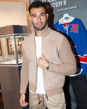 Sam Asghari Instagram - A lot of walking, lots of pizza, and a lot of "watch where yo goinnnn" 🚖🗽🍎 @hypebeast X @tourneau event.
Styled: @philvalles @moncler