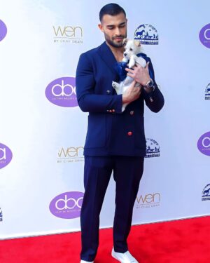 Sam Asghari Instagram - Me & Holly matching outfits on the red carpet at the @hollywoodbeautyawards 
I love @hwac animal center where humans help animals & animals help people. 
📸 @paulistamonalisa_
Styled by: @jamesgatsby & @balmain