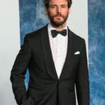 Sam Claflin Instagram - About the other night… Thank you @vanityfair for hosting me at the your epic post-Oscar shin dig on Sunday. Grooming: @barbaraguillaume Styling: @odellsstudios Suit: @dunhill