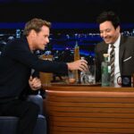 Sam Heughan Instagram - So good to see the brilliant @jimmyfallon and make him a very “unique” cocktail…. The “Ginny Fallon”😳 We talk the new Clanlands book and our award winning Wild Scottish Gin. Tonight @fallontonight ! @sassenachspirits @radarbooks 📸 @toddowyoung 👕 @mrmontyjackson 💄 @melissa.dezarate