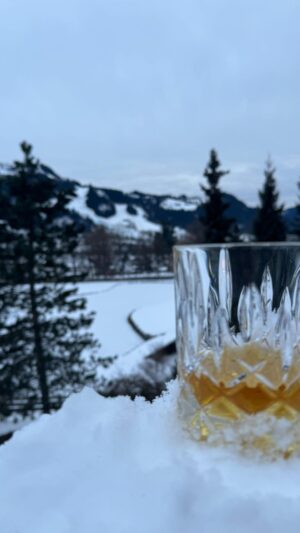 Sam Heughan Instagram - Burns night is almost here!

Celebrate our great Scottish Bard and @sassenachspirits this January 25th!

Record and tag @sassenachspirits in your Burns recital and a fair few of you will receive some Scottish Gold...

Slainte! 🥃🧡
