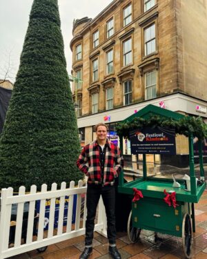 Sam Heughan Instagram - Blustery day in Glasgow!☔️
So heart warming to see the good people of @social_bite out in the wind and rain, raising support to help end homelessness.

You too can support and give homeless people a warmer holiday season! 🎄❤️

Link in stories!x